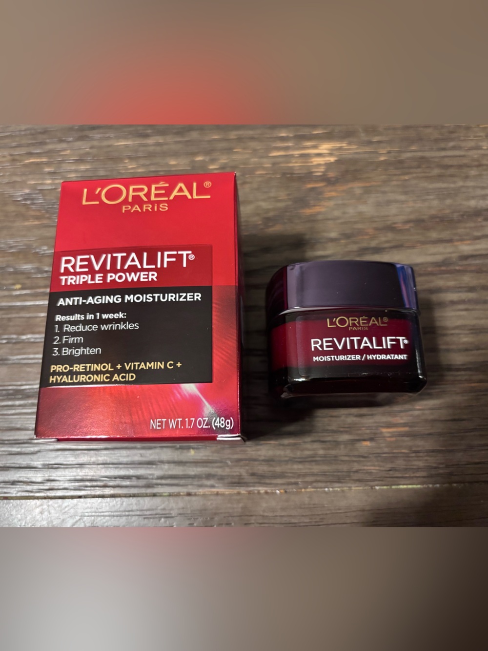L'Oreal Revitalift Triple Power Moisturizer - Red